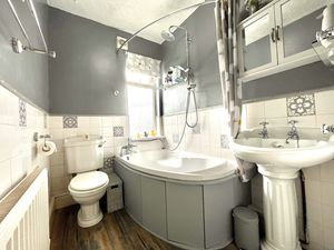 Bathroom/WC- click for photo gallery
